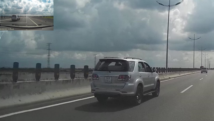 Hành động nguy hiểm trên cao tốc Hành động nguy hiểm trên cao tốc