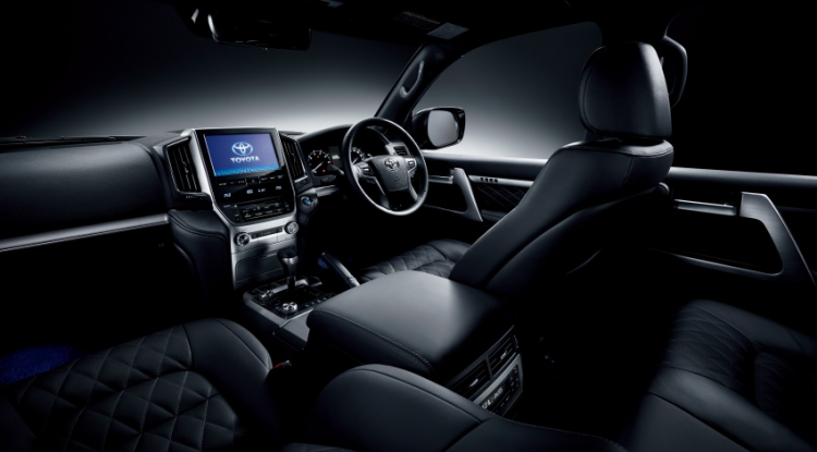 Toyota Crown, Land Cruiser ra mắt bản đặc biệt