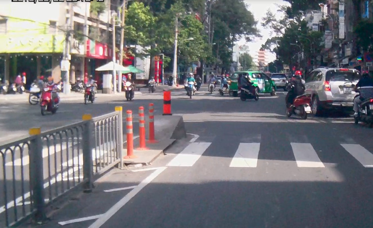 Cục bê tông trên đường Lê Hồng Phong phát huy tác dụng