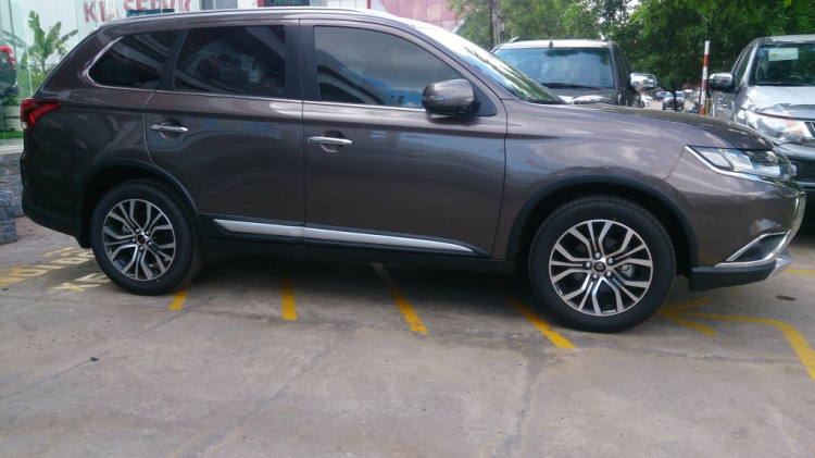 Phân vân mua xe 5+2 trong khoảng trên dưới 1.5 tỷ Phân vân mua xe 5+2 trong khoảng trên dưới 1.5 tỷ