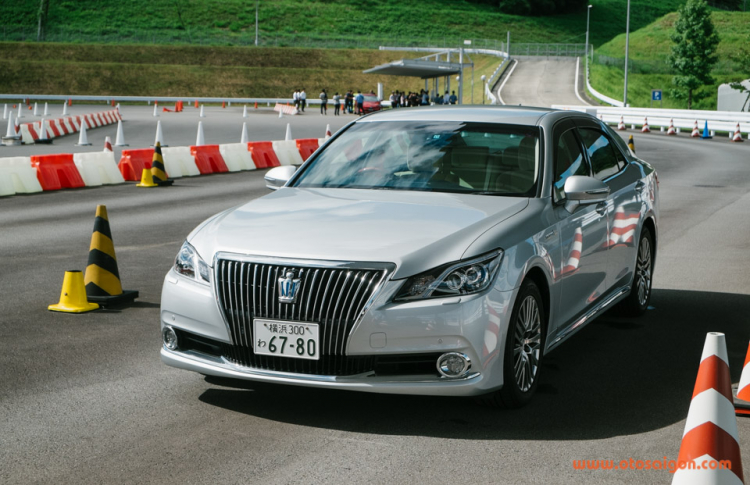 Lái thử Crown Majesta tại Nhật, sedan cao cấp nhất của Toyota