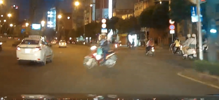 hiên ngang vượt đèn đỏ