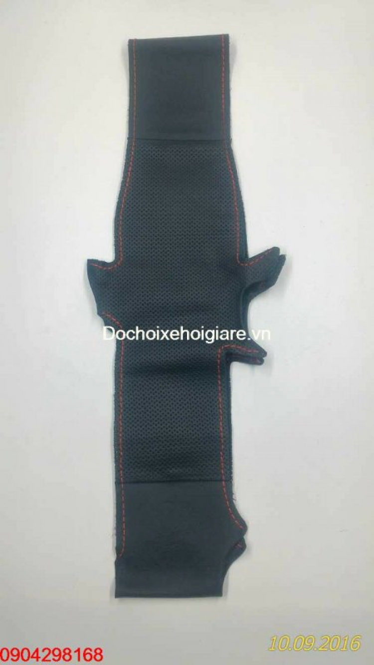 Tập hợp đồ da thật cho xe hơi. Bọc vô lăng, cần số, phanh tay. Cài đĩa, khăn lau, bao da chìa khóa Tập hợp đồ da thật cho xe hơi. Bọc vô lăng, cần số, phanh tay. Cài đĩa, khăn lau, bao da chìa khóa