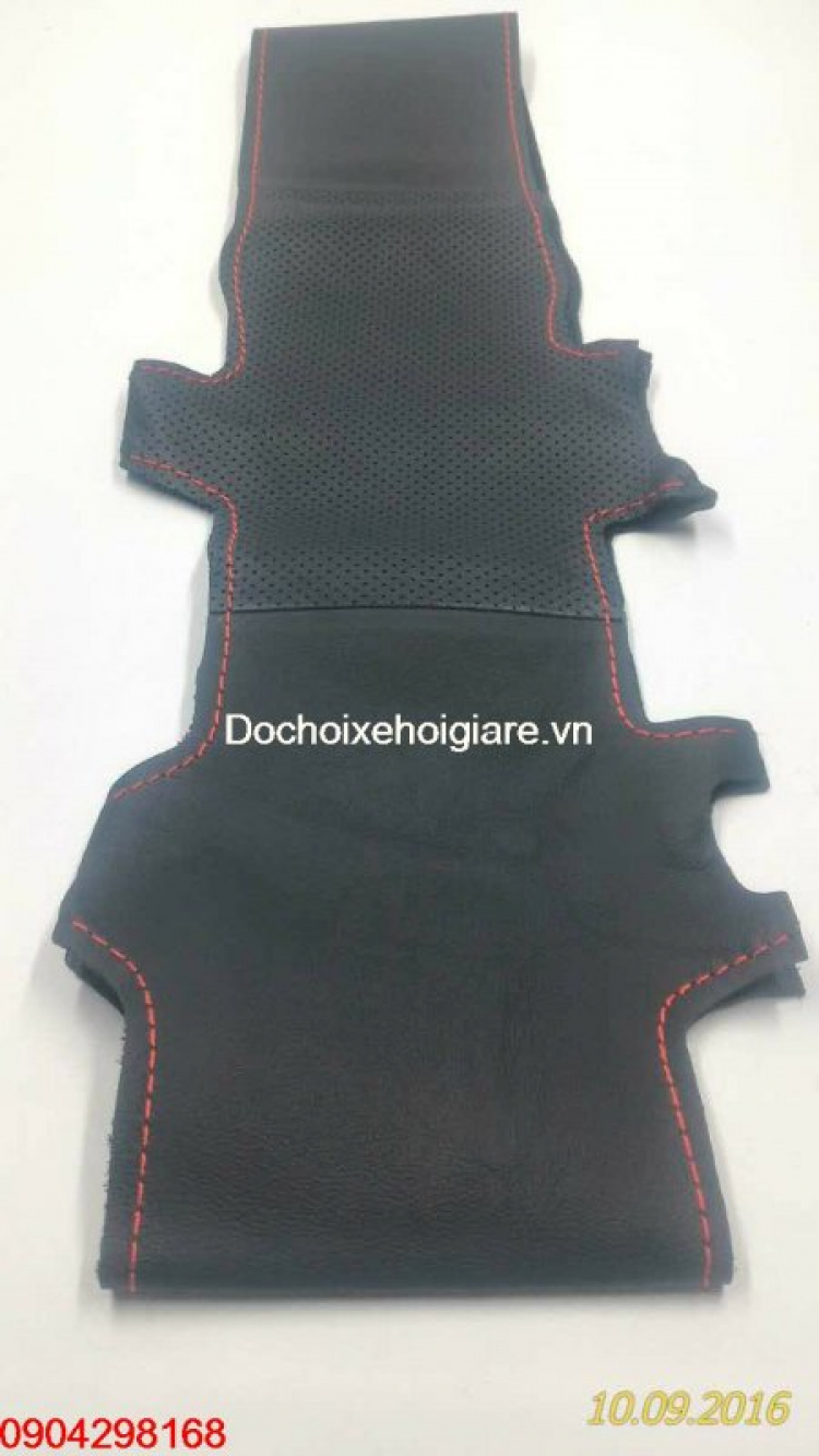 Tập hợp đồ da thật cho xe hơi. Bọc vô lăng, cần số, phanh tay. Cài đĩa, khăn lau, bao da chìa khóa Tập hợp đồ da thật cho xe hơi. Bọc vô lăng, cần số, phanh tay. Cài đĩa, khăn lau, bao da chìa khóa
