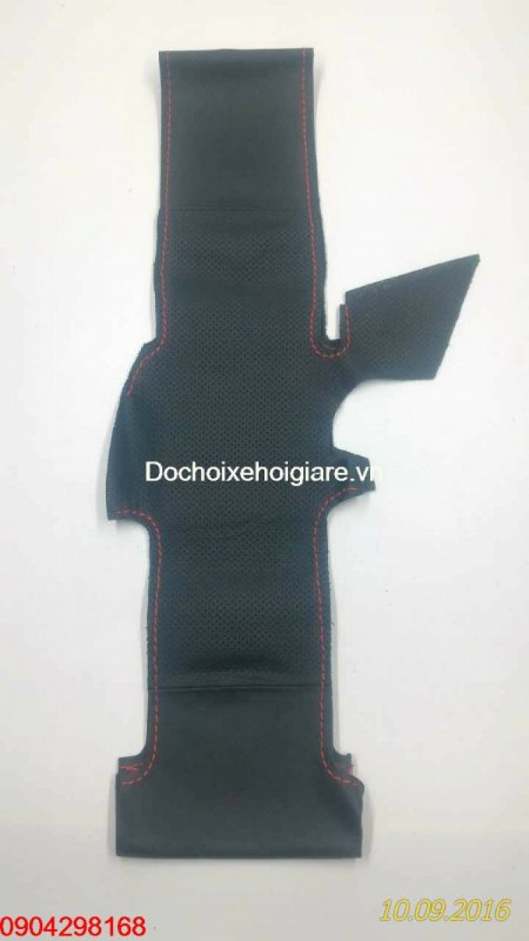 Tập hợp đồ da thật cho xe hơi. Bọc vô lăng, cần số, phanh tay. Cài đĩa, khăn lau, bao da chìa khóa Tập hợp đồ da thật cho xe hơi. Bọc vô lăng, cần số, phanh tay. Cài đĩa, khăn lau, bao da chìa khóa
