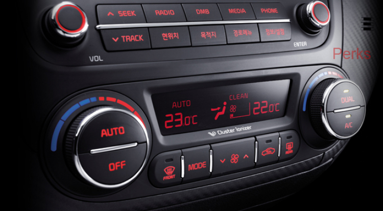 10-Kia-K3-Interior-dual-full-auto-air-conditioner.jpg