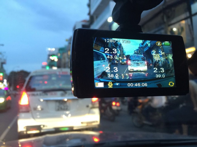 Em muốn mua camera hành trình Em muốn mua camera hành trình