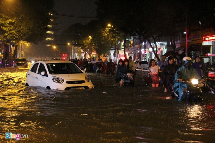 Cẩn thận cái bảng số trong mùa "mưa lũ"