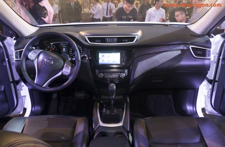 Nissan X-Trail ra mắt Việt Nam, giá từ 998 triệu đồng