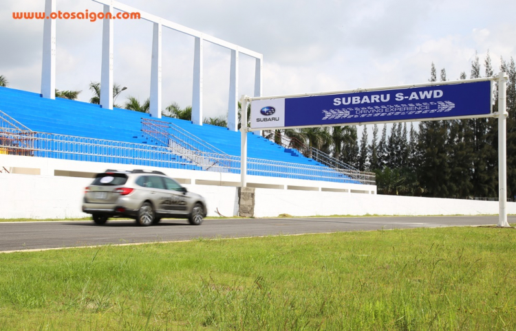 Trải nghiệm công nghệ S-AWD của Subaru tại đường đua Happy Land