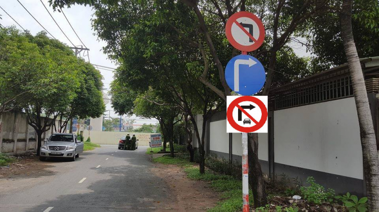 Uất ức với bẫy biển báo trên đường Hồng Đức (Thủ Đức) Uất ức với bẫy biển báo trên đường Hồng Đức (Thủ Đức)