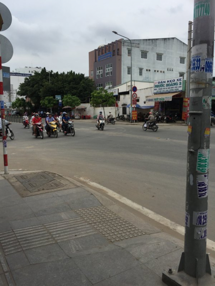 Thế này thì có gọi là vượt trong giao lộ không? Thế này thì có gọi là vượt trong giao lộ không?
