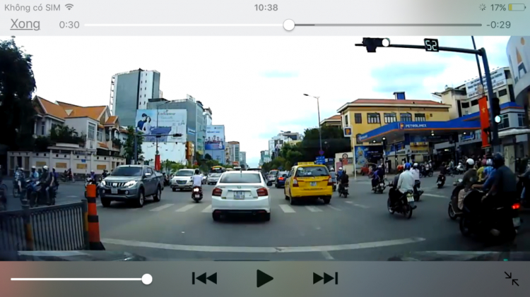Thế này thì có gọi là vượt trong giao lộ không?