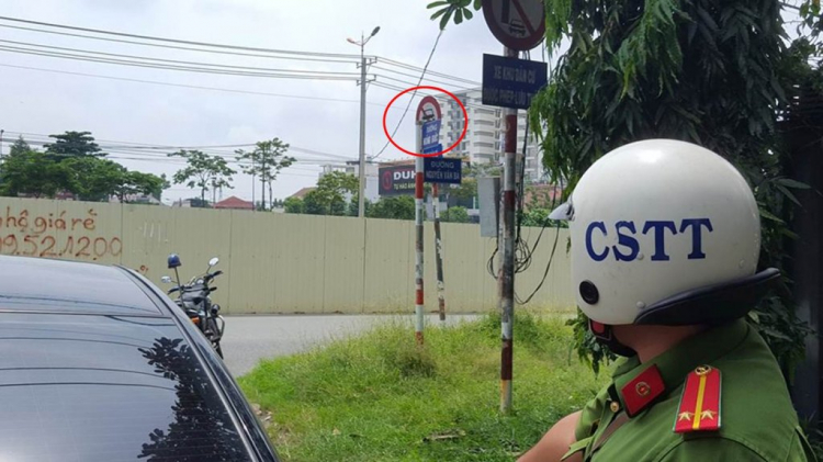 Uất ức với bẫy biển báo trên đường Hồng Đức (Thủ Đức) Uất ức với bẫy biển báo trên đường Hồng Đức (Thủ Đức)