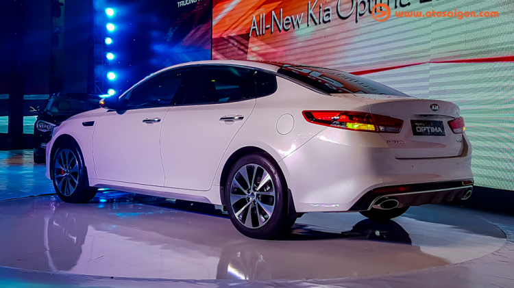 Thaco ra mắt Kia Optima 2016: xe lắp ráp, giá từ 915 triệu đồng