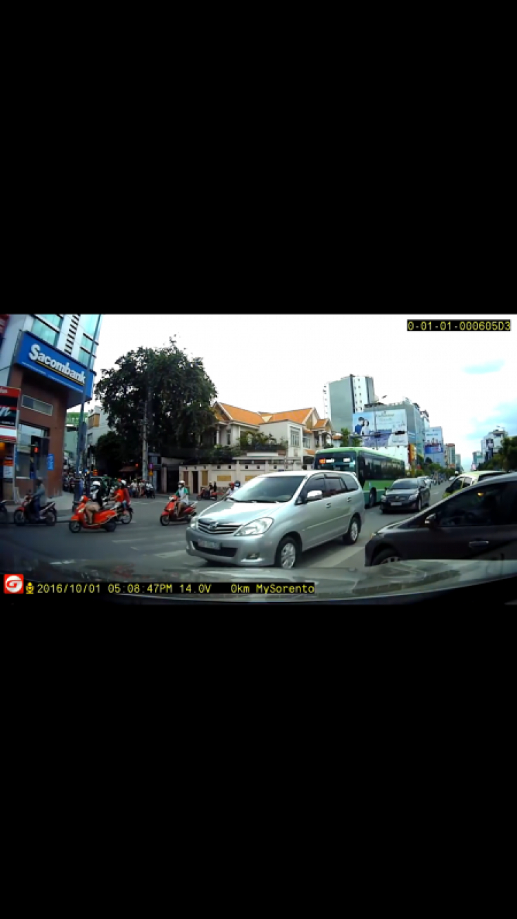 Thế này thì có gọi là vượt trong giao lộ không?