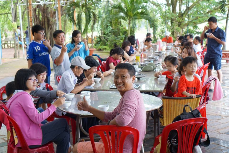 What's Ngạc Nhiên Chưa... Ngắm trăng khuyết ở đảo Ó...! :v What's Ngạc Nhiên Chưa... Ngắm trăng khuyết ở đảo Ó...! :v