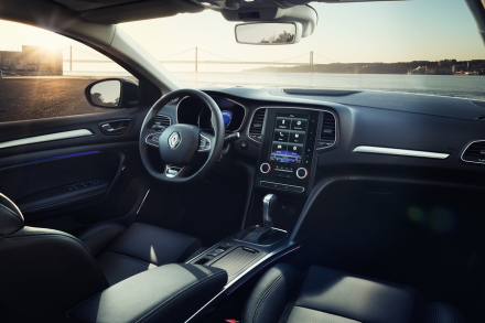 2017-RenaultMeganeSedan-08.jpg
