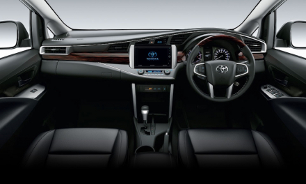 Thai-spec-Toyota-Innova-Crysta-interior.jpg