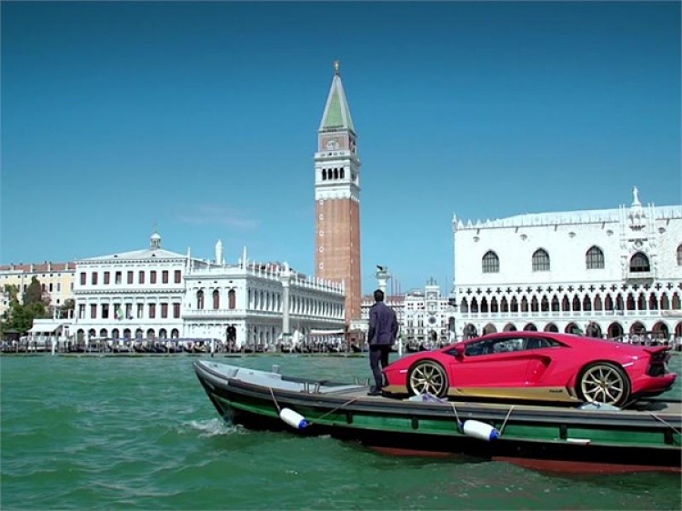 Lamborghini "đi thuyền" ở Venice