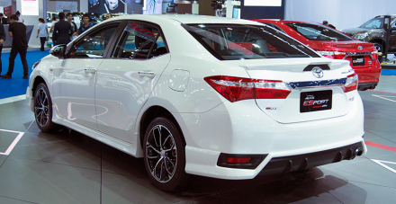 2016-Toyota-Corolla-ESport-rear-quarter-in-Thailand.jpg
