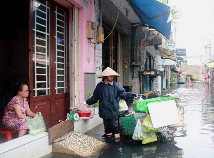 cơn mưa to khủng, khu nào lụt thế các bác :D