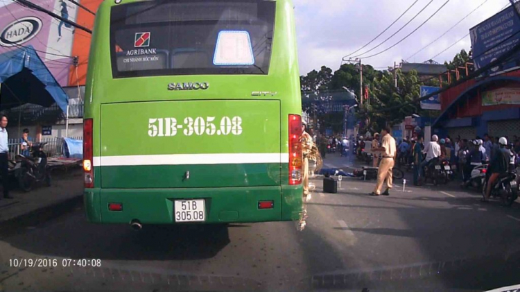 Va chạm với xe bus người điều khiển  xe máy thiệt mạng.