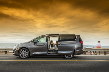 fca-canada-pacifica-range-update-13.jpg