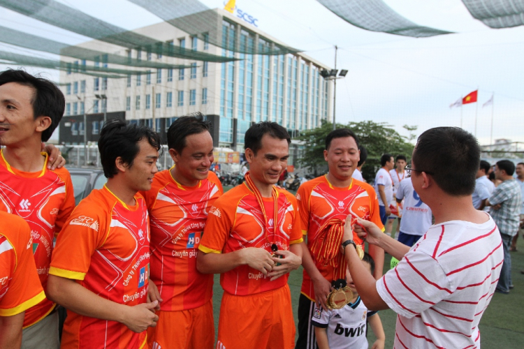 Chúc mừng chi hội SFC vô địch giải OS Futsal Champions League 2014