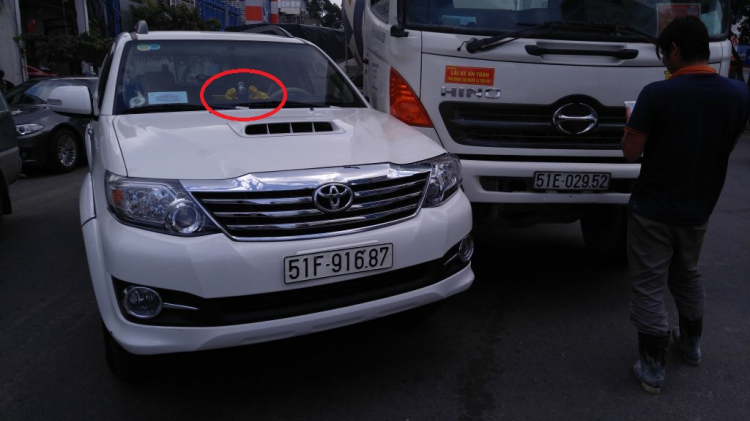Xe Vip vnasun đi sai luật gây hậu quả ngay Xe Vip vnasun đi sai luật gây hậu quả ngay
