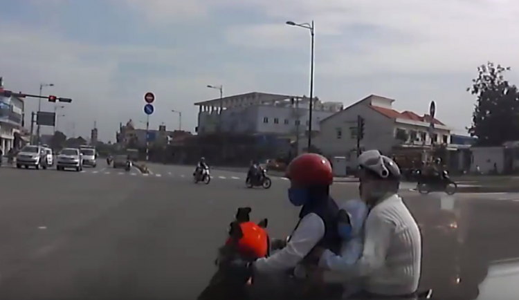 Thần chết băng ngang qua e... Thần chết băng ngang qua e...