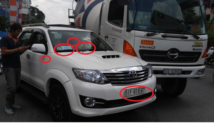 Xe Vip vnasun đi sai luật gây hậu quả ngay Xe Vip vnasun đi sai luật gây hậu quả ngay