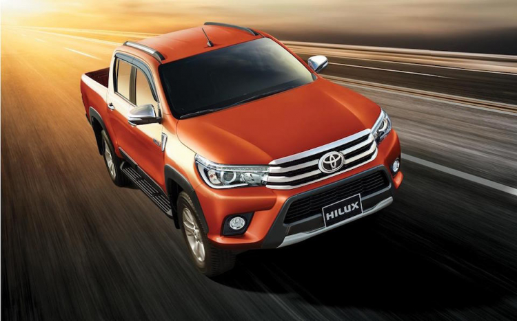 Toyota Việt Nam công bố giá Hilux động cơ 2.8 và 2.4 mới