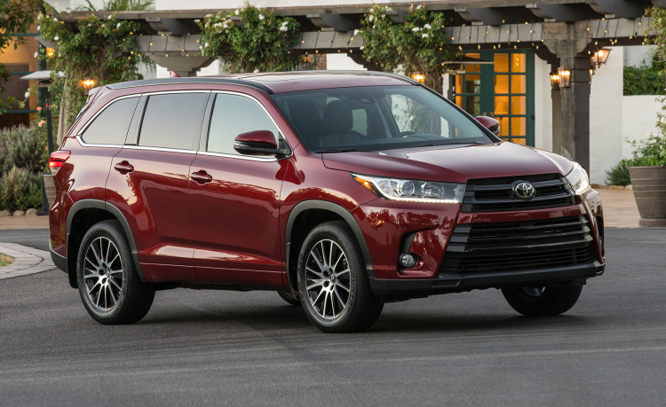 Toyota giới thiệu Highlander 2017, giá tăng nhẹ