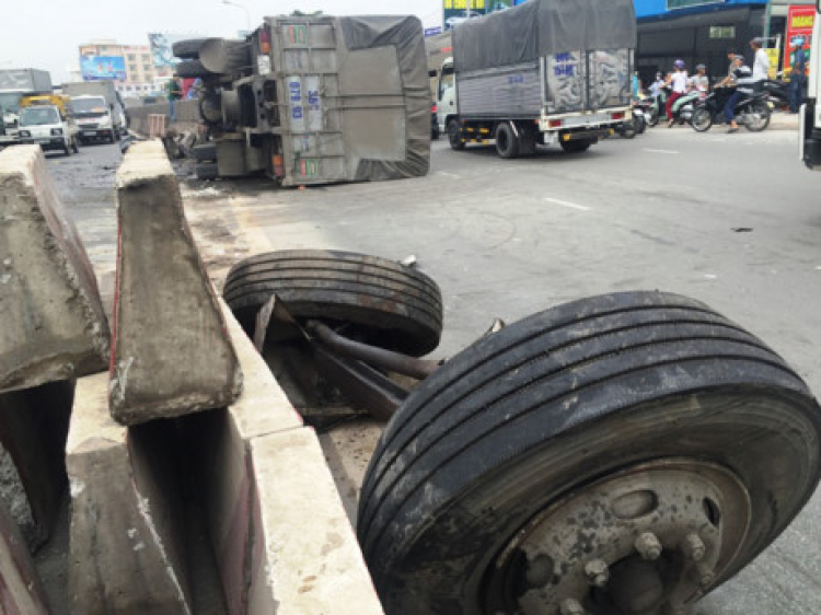Xe tải ĐUA TỐC ĐỘ CAO.
