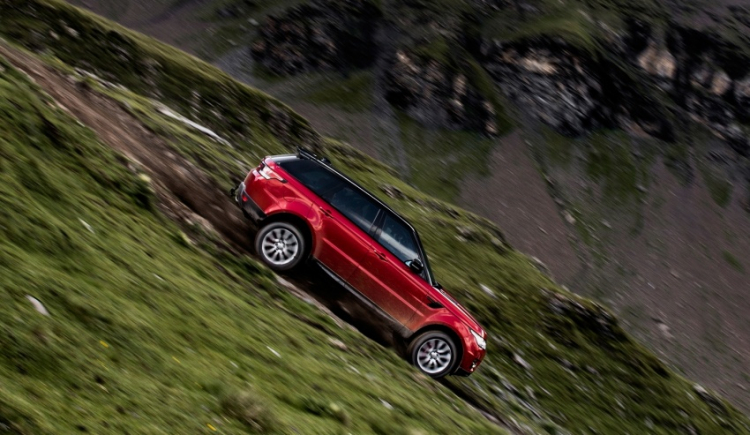 [Video] Range Rover Sport lập kỷ lục…xuống núi