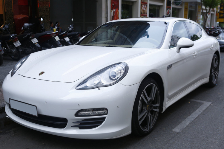 Cần bán 01 Porsche Panamara S màu trắng chính chủ