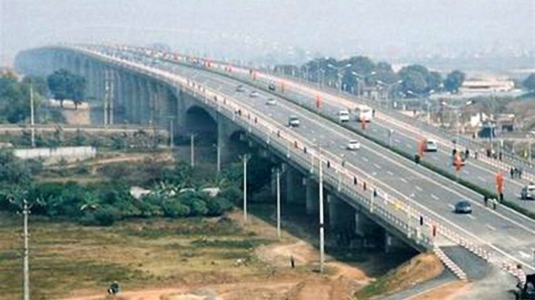Cầu cao : Thẳng & Cong - Loại nào nguy hiểm hơn ?