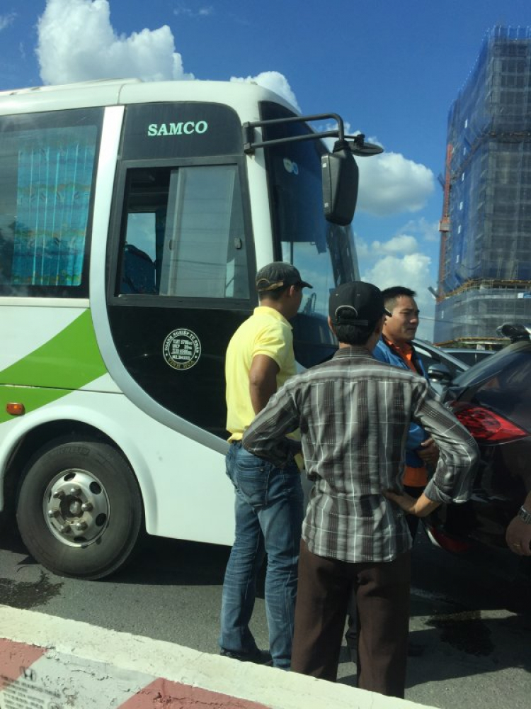 Tai nạn GT tại giao lộ XLHN gần Metro