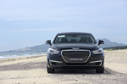 Genesis G90 - exterior - 9.JPG
