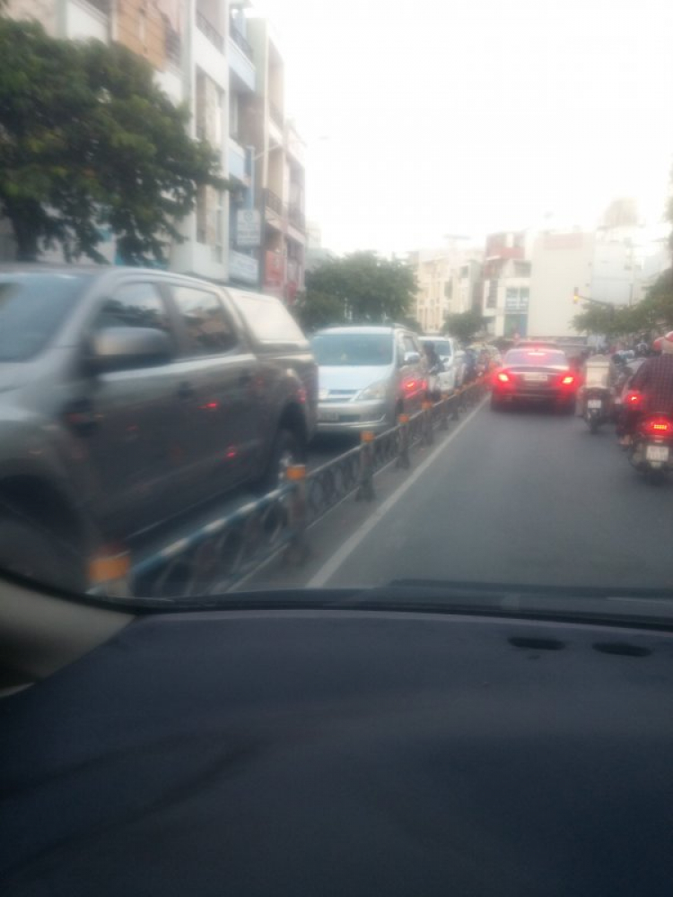 Phong cách đậu xe của một bác OS. Phong cách đậu xe của một bác OS.