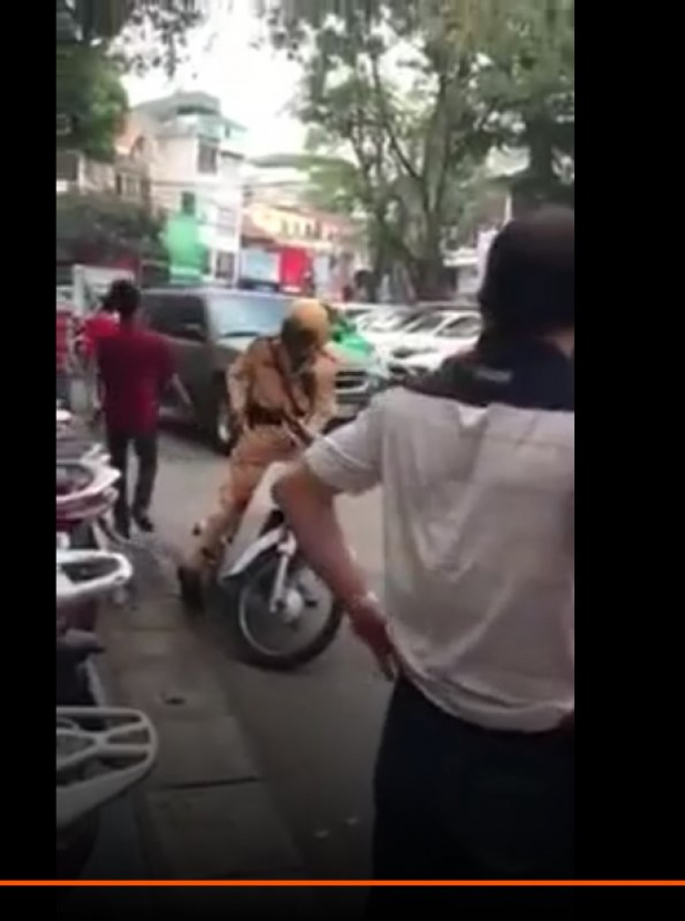 Tài xế tông XXX đúng hay sai? Tài xế tông XXX đúng hay sai?