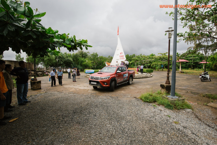 Cùng Hai Lúa "Hilux" ngao du  đất Phương Nam