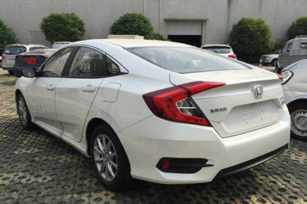 2017-Honda-Civic-180Turbo-rear-three-quarters-spy-shot.jpg