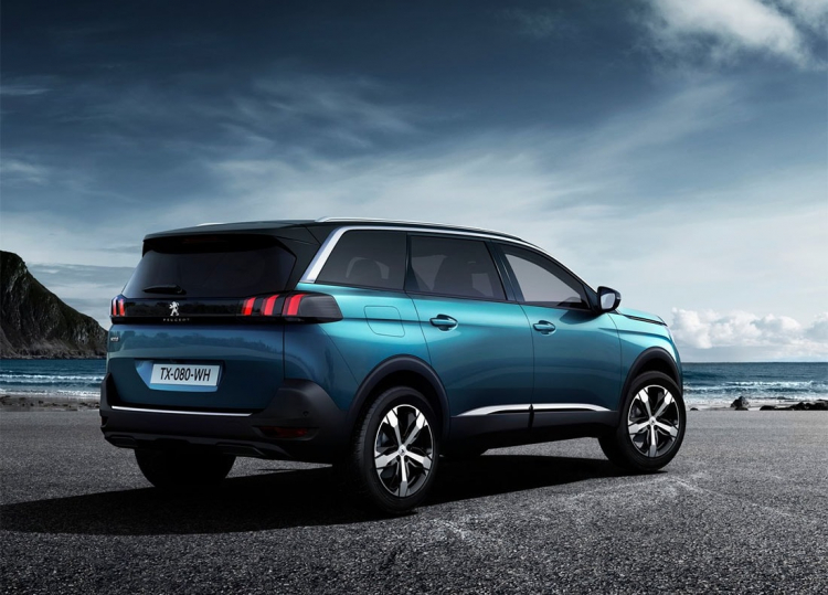 Peugeot 5008 đầu tiên xuất hiện ngoài đường phố