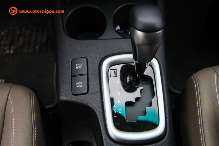 Trải nghiệm nhanh Toyota Hilux mới: đã đáng tiền hơn Trải nghiệm nhanh Toyota Hilux mới: đã đáng tiền hơn