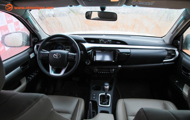Trải nghiệm nhanh Toyota Hilux mới: đã đáng tiền hơn Trải nghiệm nhanh Toyota Hilux mới: đã đáng tiền hơn