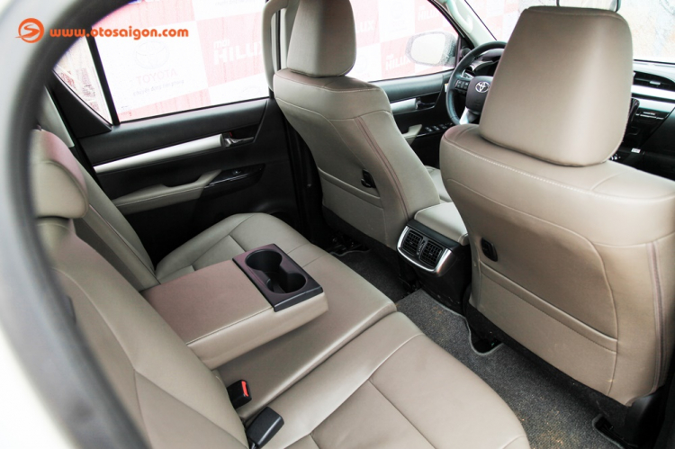 Trải nghiệm nhanh Toyota Hilux mới: đã đáng tiền hơn Trải nghiệm nhanh Toyota Hilux mới: đã đáng tiền hơn