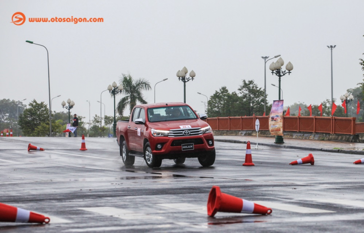Trải nghiệm nhanh Toyota Hilux mới: đã đáng tiền hơn Trải nghiệm nhanh Toyota Hilux mới: đã đáng tiền hơn