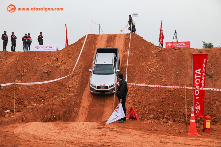 Trải nghiệm nhanh Toyota Hilux mới: đã đáng tiền hơn Trải nghiệm nhanh Toyota Hilux mới: đã đáng tiền hơn